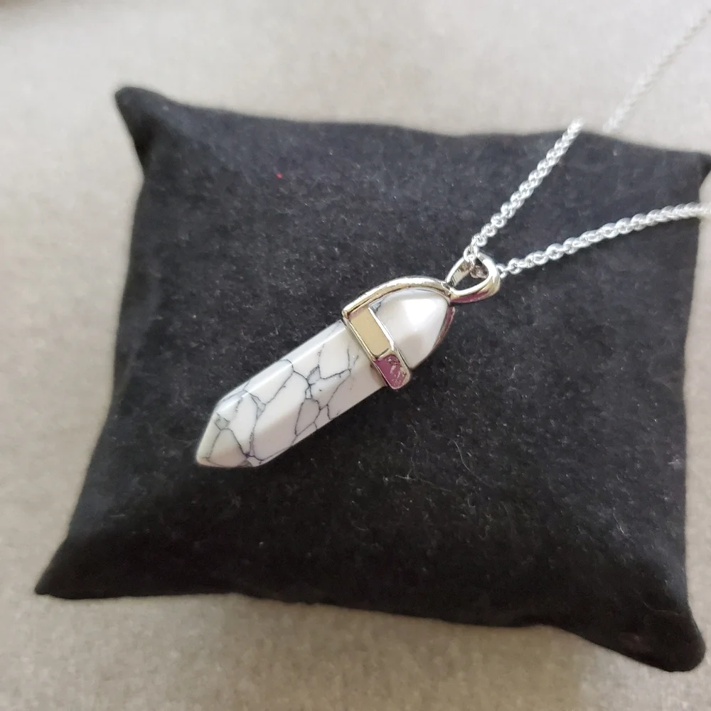 N/A white howlite